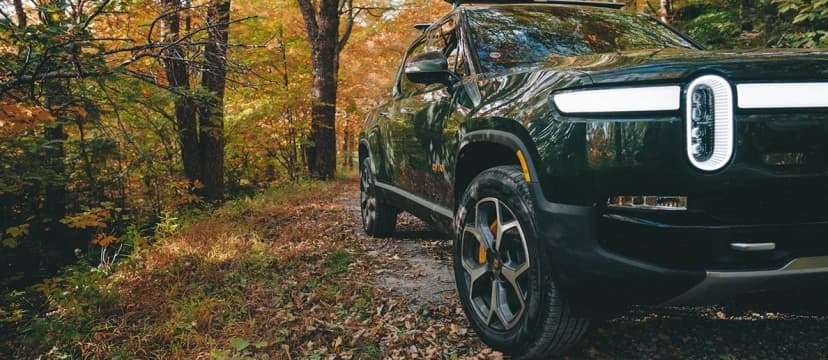 EV Maker Rivian Sinks on $1.5 Billion Offering