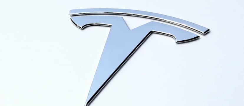 Tesla Rises on €25,000 EV Unit Report