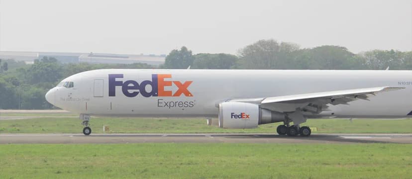 FedEx Races to Cut Costs As Consumer Demand Weakens